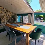 Chalet By The Creek Vászoly