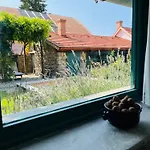 Chalet By The Creek Vászoly