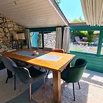 Chalet By The Creek Vászoly