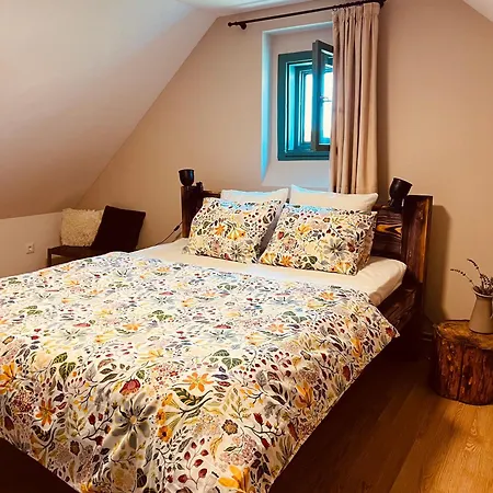 By The Creek Vászoly