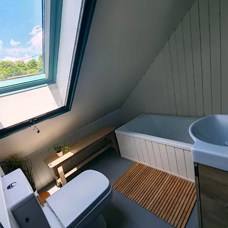 By The Creek * Vászoly