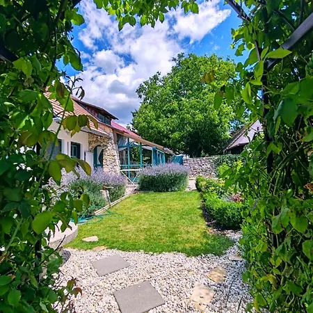 Estate By The Creek * Vaszoly