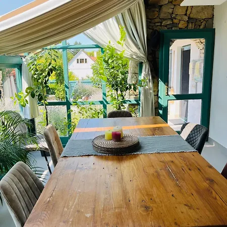 シャレー By The Creek