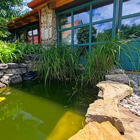 Estate By The Creek Vaszoly