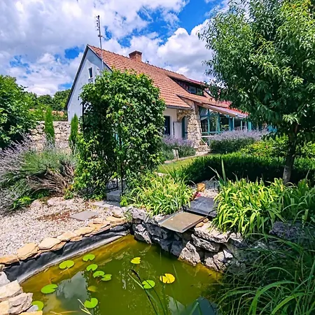 Estate By The Creek * Vaszoly