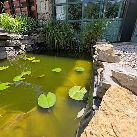 Estate By The Creek Chalet