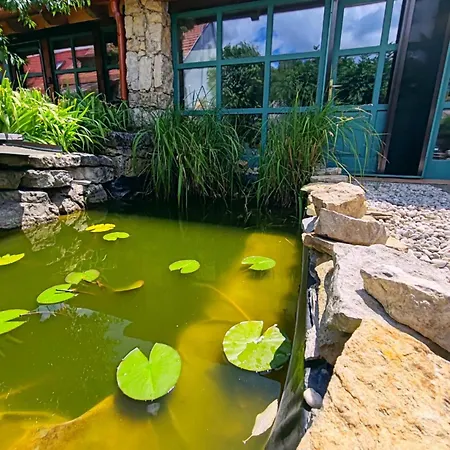Estate By The Creek Chalet *