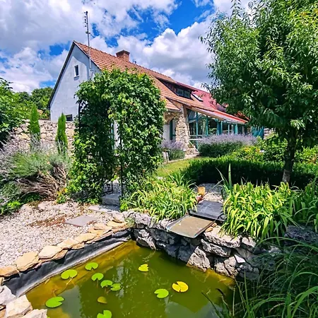 Chalet Estate By The Creek