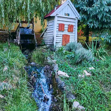Chalet Estate By The Creek