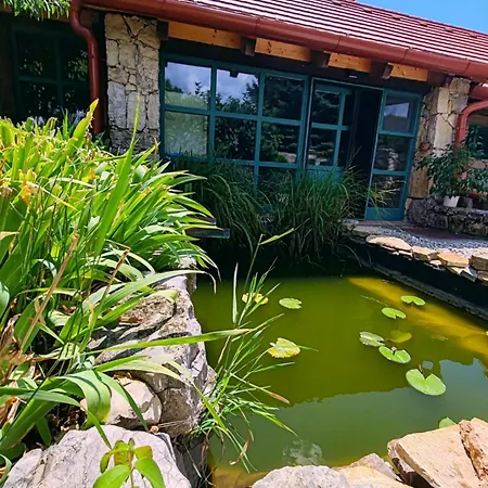 Estate By The Creek Chalet *