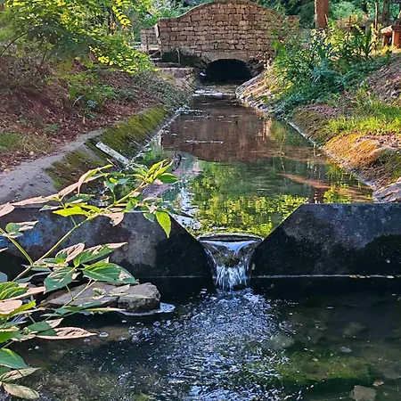 Estate By The Creek Chalet