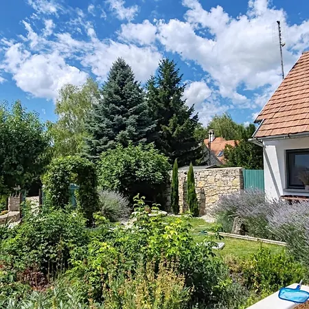 Estate By The Creek Chalet Vaszoly