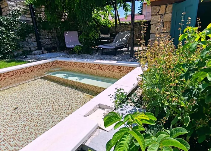 By The Creek Vászoly