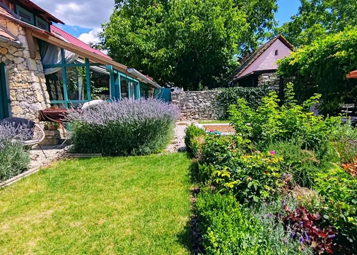 By The Creek Vászoly