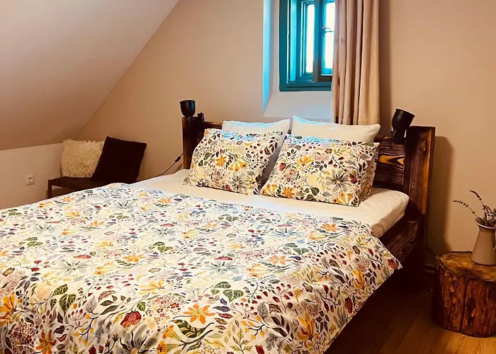 By The Creek Vászoly