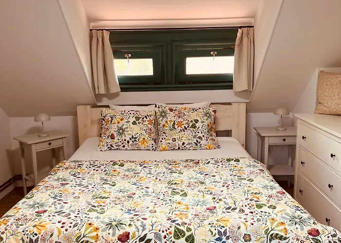 By The Creek シャレー Vászoly