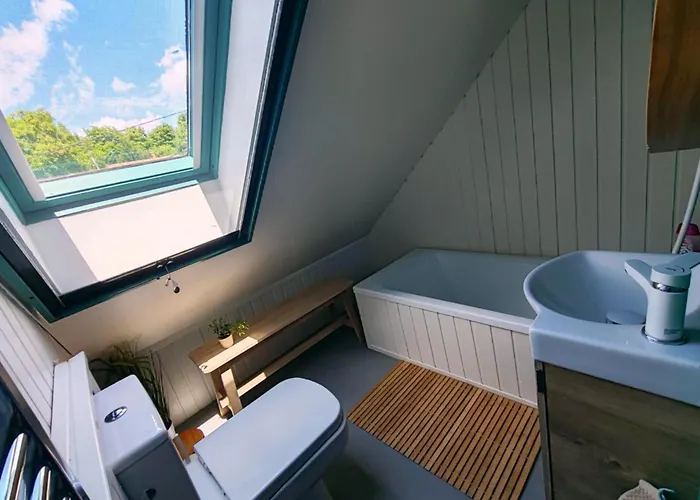 By The Creek * Vászoly