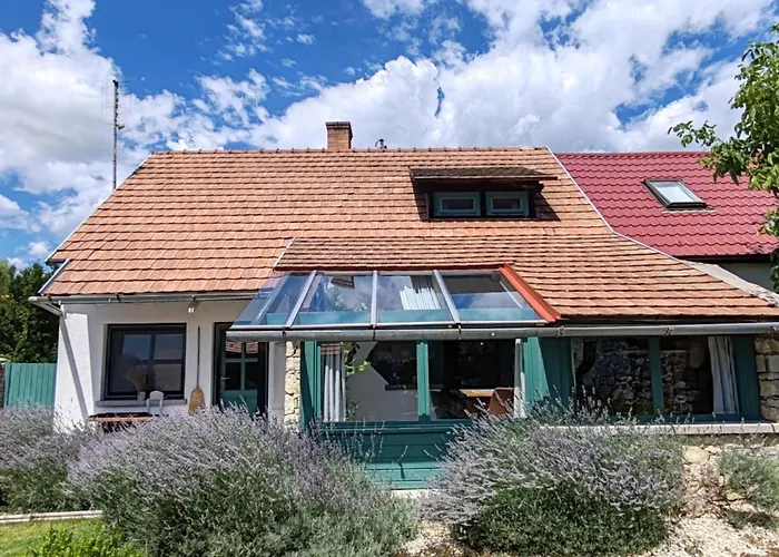 By The Creek シャレー