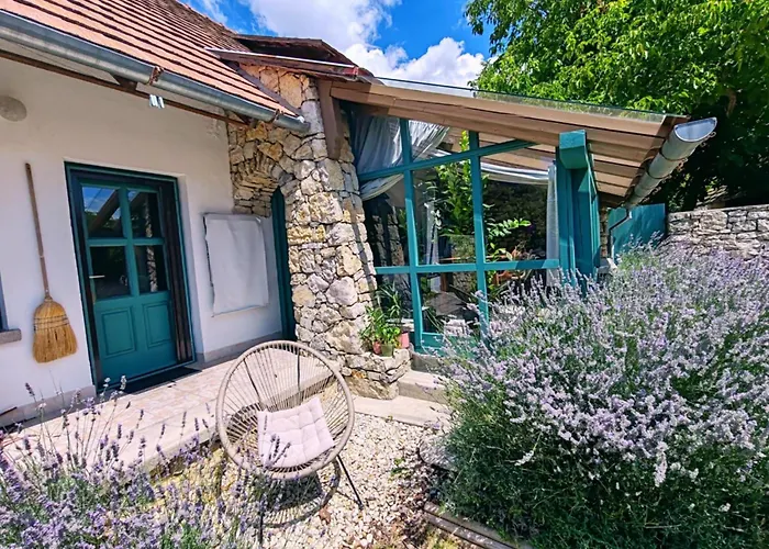 By The Creek シャレー