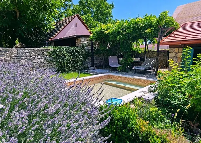 By The Creek Vászoly