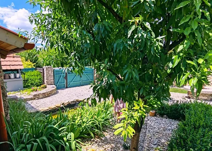 By The Creek シャレー *